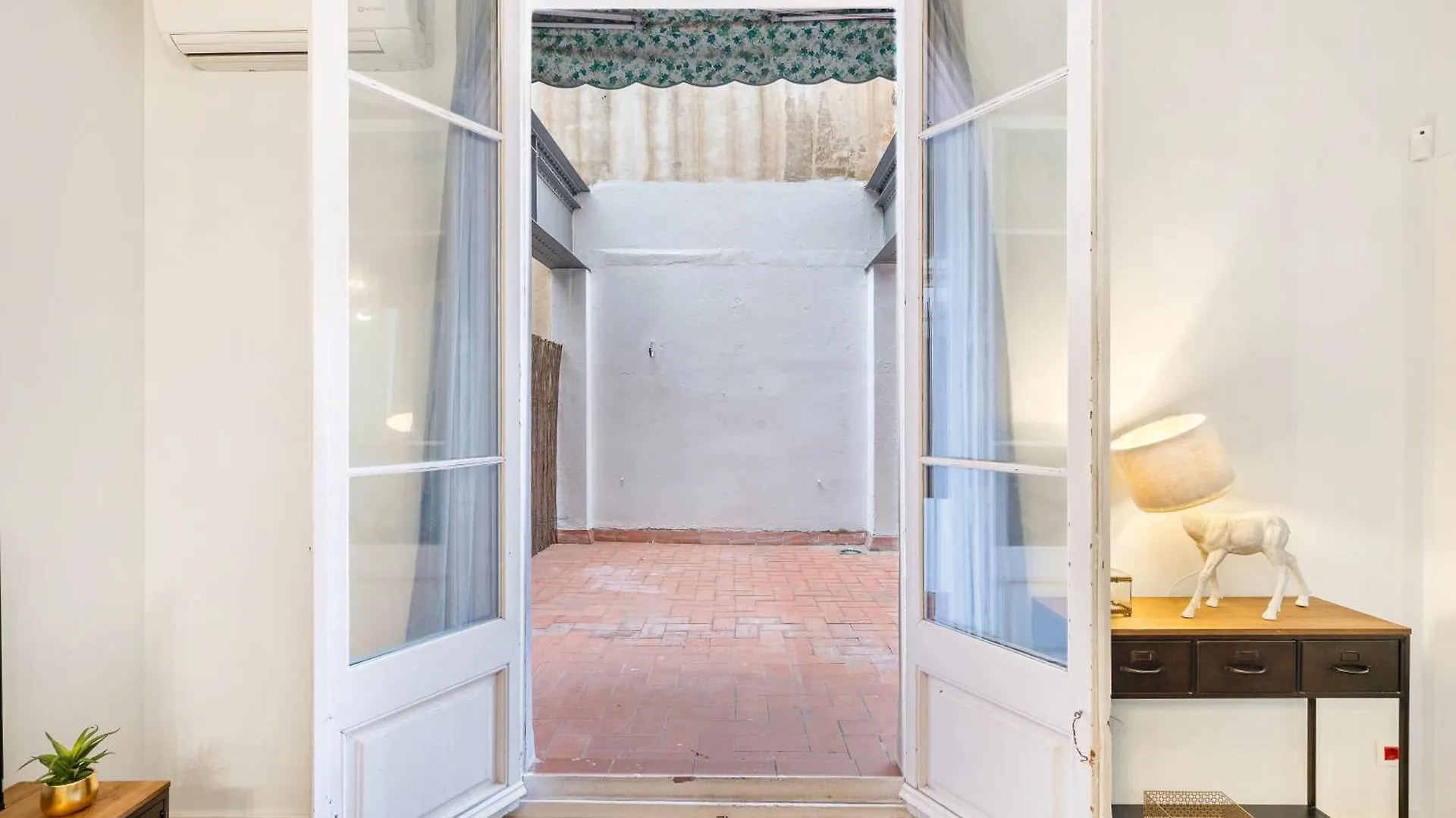 Muntaner Apartment Barcelona Spain